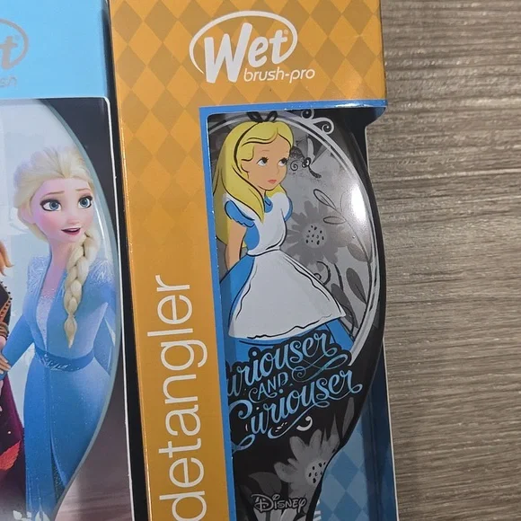 Wet Brush Disney PICK ONE Hair Accessories Set - Minnie, Daisy, Frozen, Alice - Picture 2 of 7
